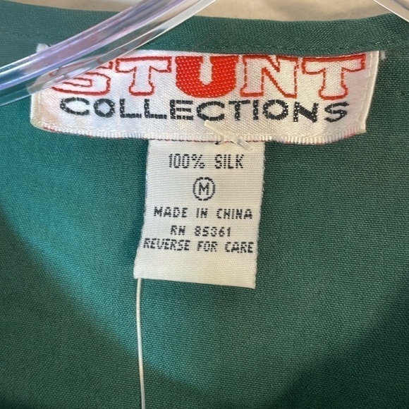 NWT. STUNT Collections Washable 100% Silk Button Up Shirt. Medium - Picture 2 of 11